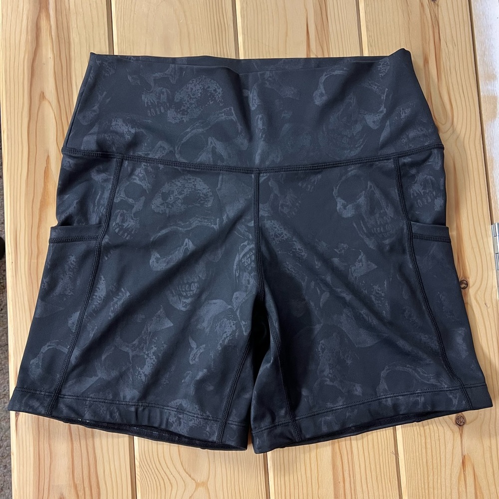 Constantly Varied Gear (CVG) Black Shadow Skulls 5” Shorts NWT Size Medium